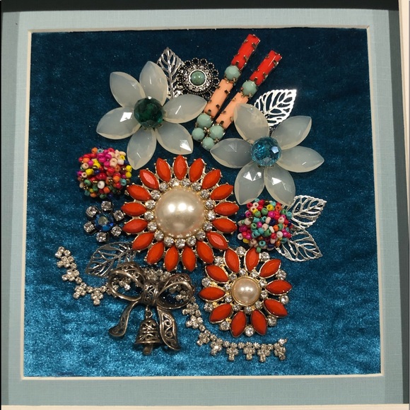 FRAMED JEWELRY ART COLLAGE IN WHITE FRAME. HANDMADE UNIQUE OOAK GIFT 🎁 IDEA - Picture 4 of 10